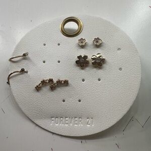 Forever 21 Gold Flower Earrings Set